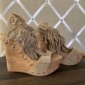 NWT GUESS taupe suede fringe, cork wedge sandal SZ 6.5